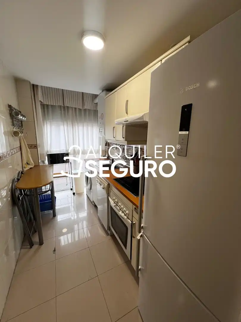 Cocina de Piso de alquiler en Madrid con Calefacción, Trastero y Amueblado