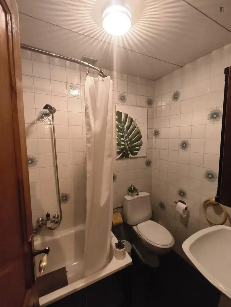 Baño de Casa o chalet para compartir en A Pobra de Trives  con Calefacción, Amueblado y Horno