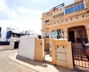 Vista exterior de Casa adosada en venda en Orihuela amb Aire condicionat, Calefacció i Jardí privat