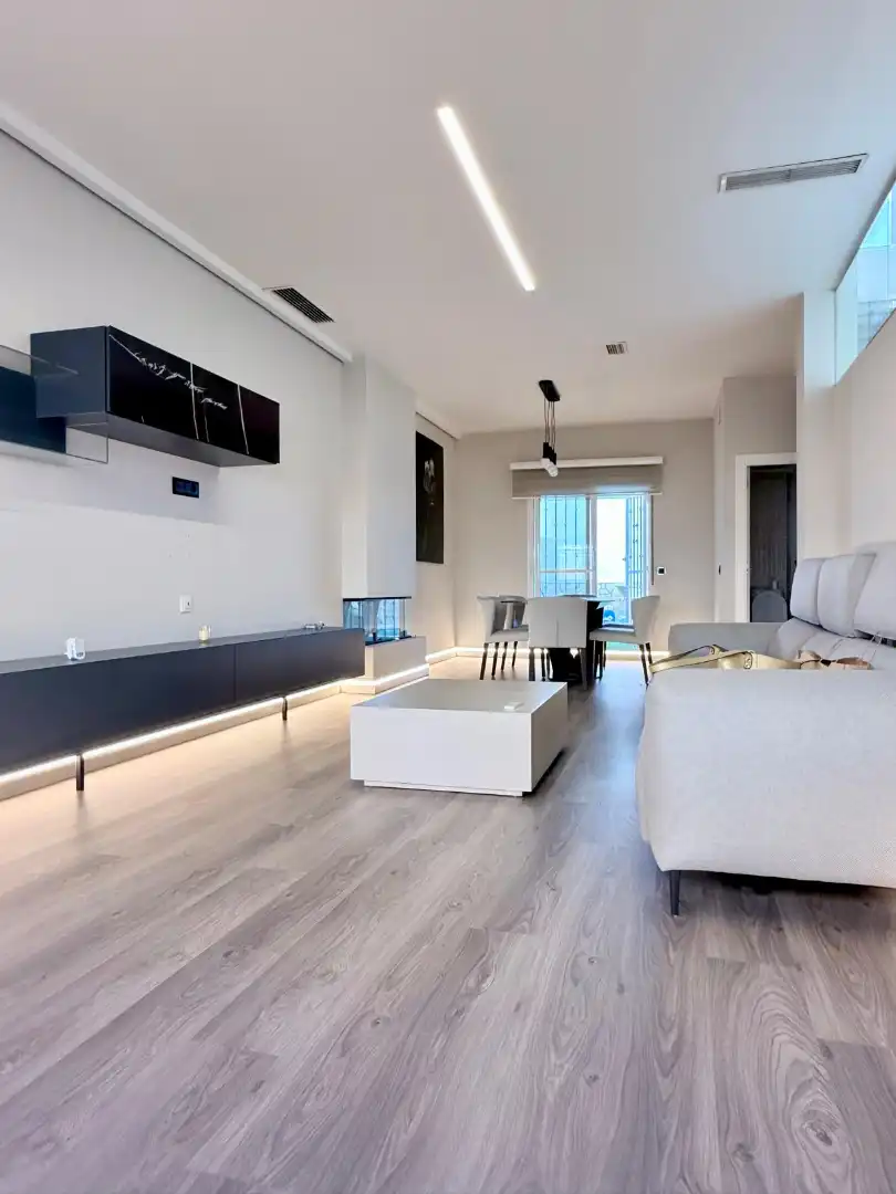 Casa bifamiliare con terrazza in vendita a Carrer Corts Valencianes
