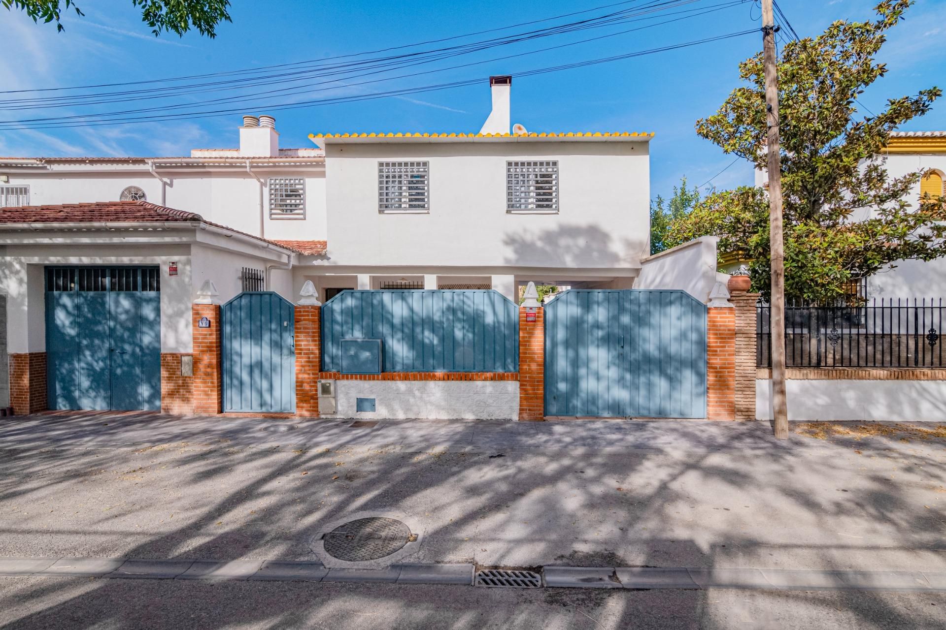 Exterior view of Single-family semi-detached for sale in Cijuela  with Heating, Private garden and Swimming Pool