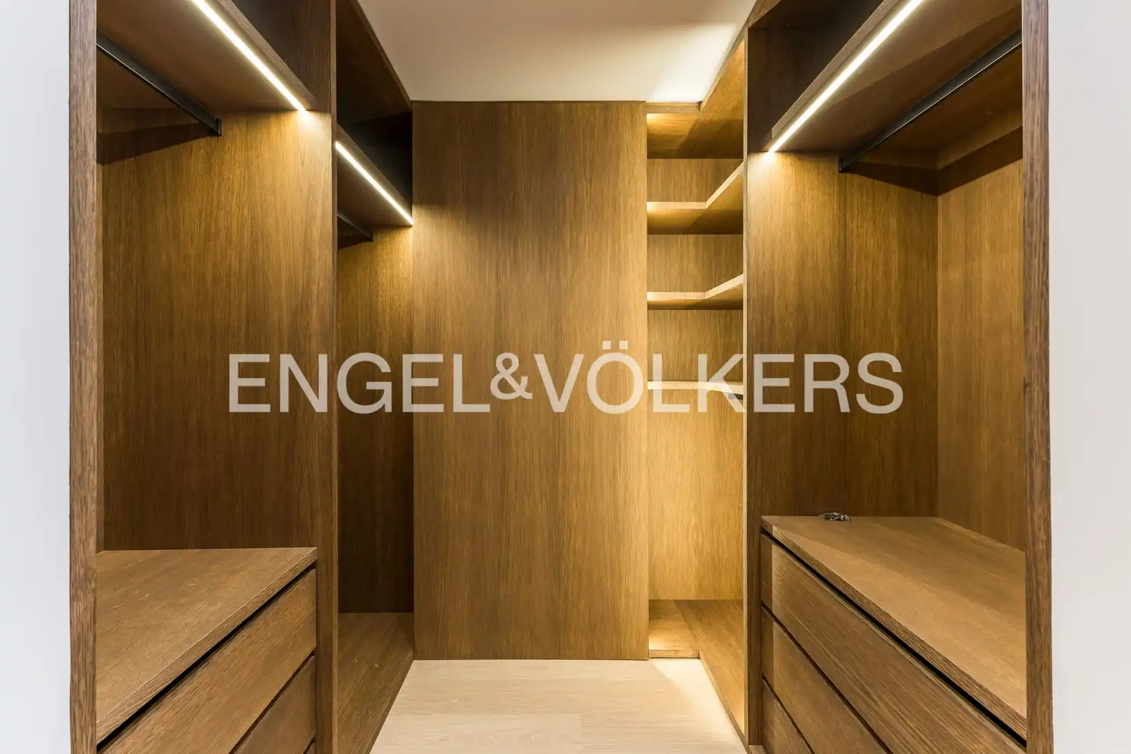 Flat for sale in Madrid  with Air Conditioner and Heating