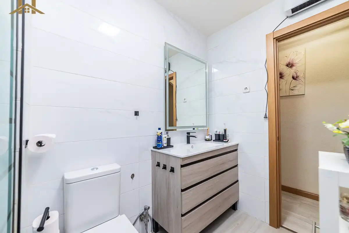 Baño de Piso en venta en Fuenlabrada con Aire acondicionado, Calefacción y Terraza