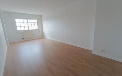 Bedroom of Flat for sale in Pontevedra Capital   with Heating, Parquet flooring and Storage room