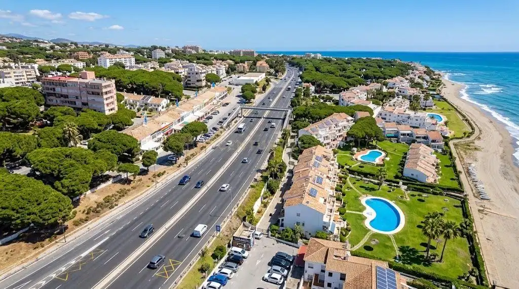 Vista exterior de Apartament en venda en Mijas amb Forn, Alarma i Piscina comunitària