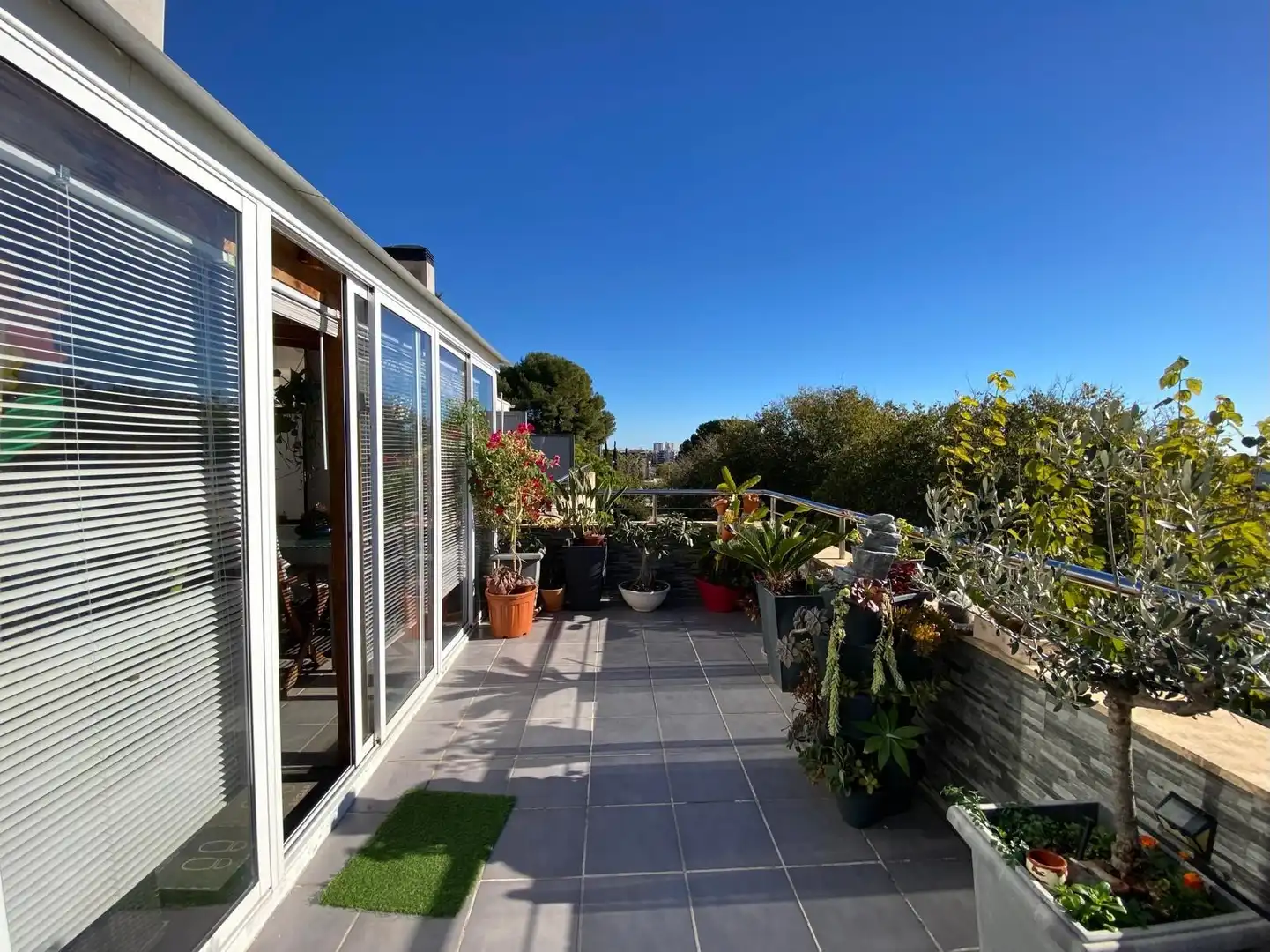 Terrasse von Einfamilien-Reihenhaus zum Verkauf in El Vendrell mit Klimaanlage, Heizung und Terrasse