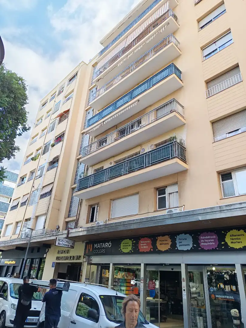 Piso con ascensor en venta en Plaça Isla Cristina, imagen 2