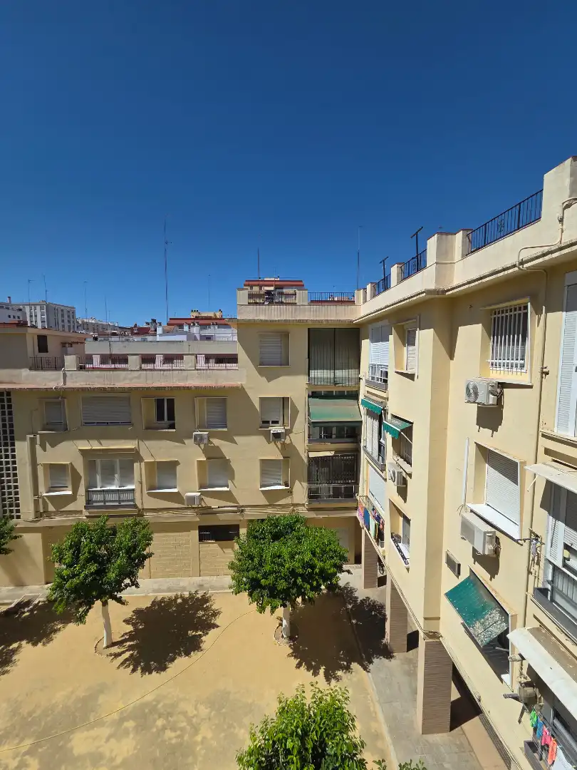 Vista exterior de Piso en venta en Sevilla con Aire acondicionado, Calefacción y Terraza