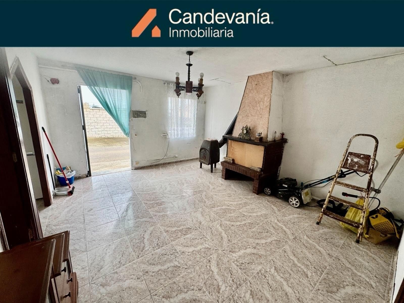 Vista exterior de Casa o xalet en venda en San Mateo de Gállego amb Jardí privat i Traster