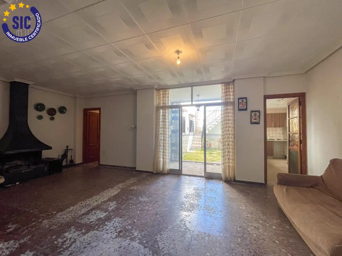 Maisonette zum Verkauf in Chera mit Heizung, Privatgarten und Balkon