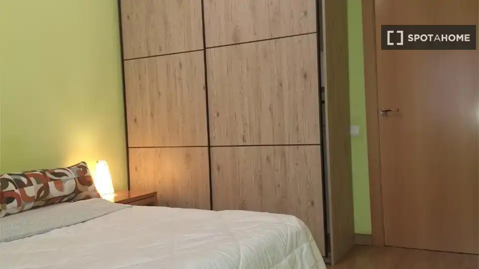 Schlafzimmer von Wohnung zur untervermieten in Barcelona mit Klimaanlage, Heizung und Möbliert