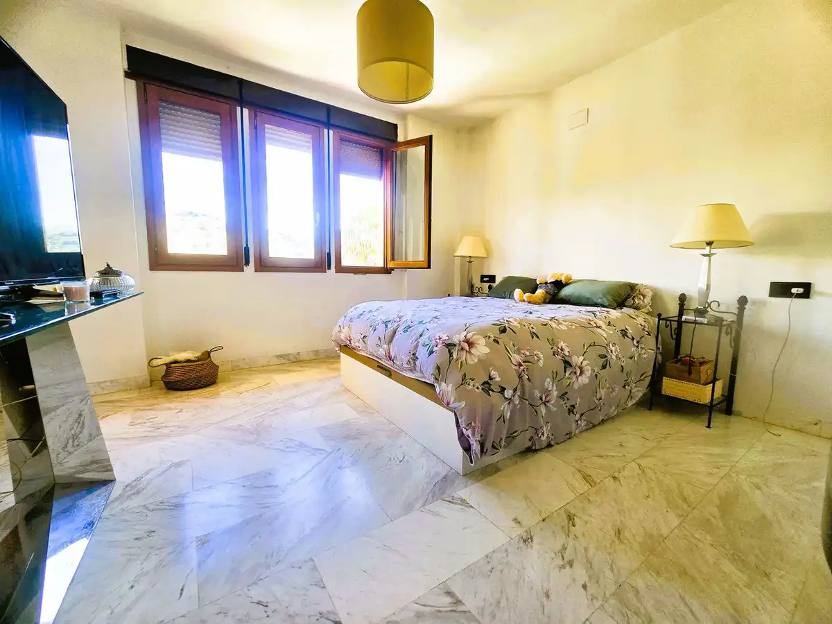 Schlafzimmer von Einfamilien-Reihenhaus zum Verkauf in Mijas mit Klimaanlage, Heizung und Privatgarten