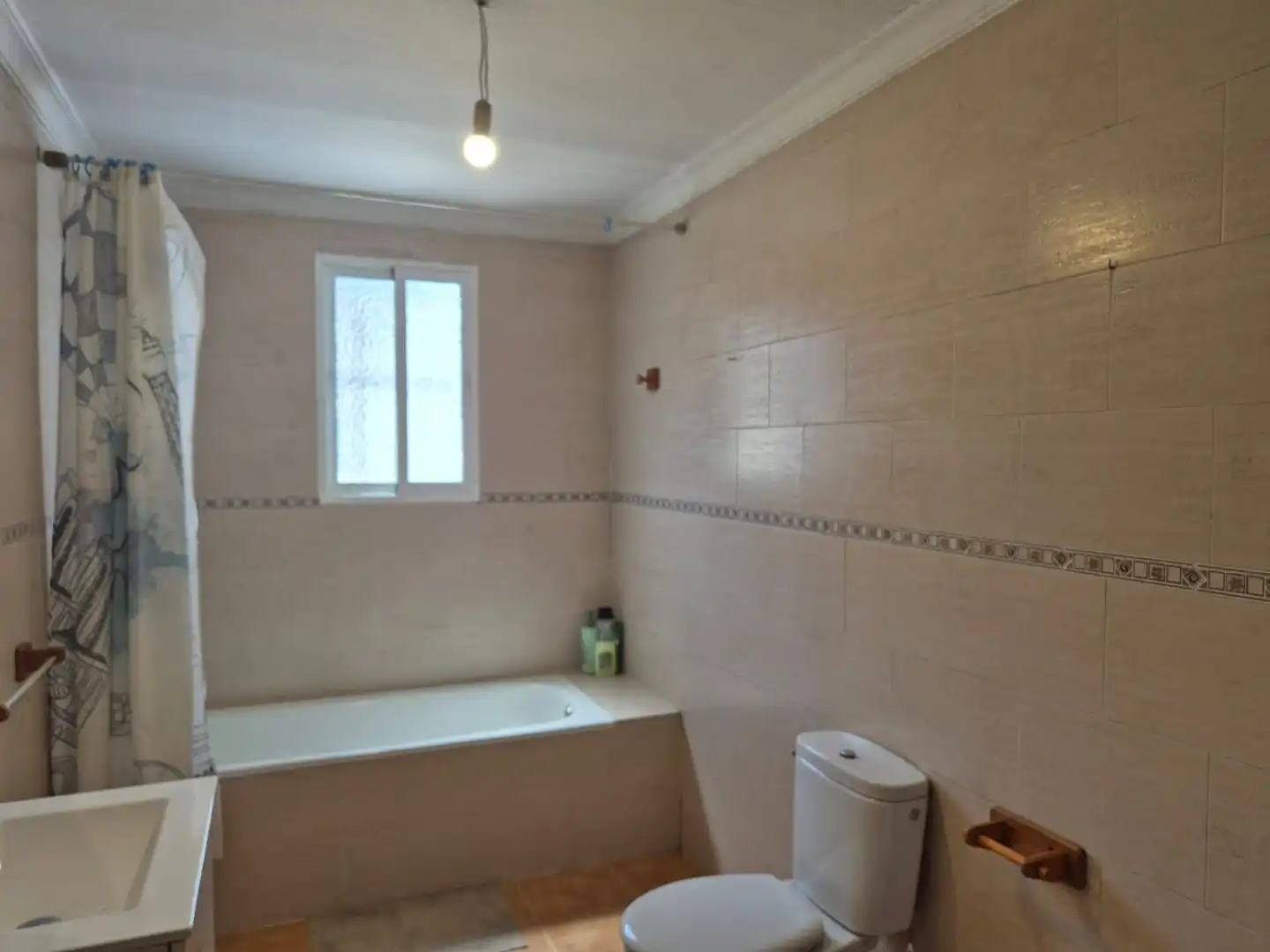 Baño de Finca rústica en venta en Guaro con Calefacción, Terraza y Trastero