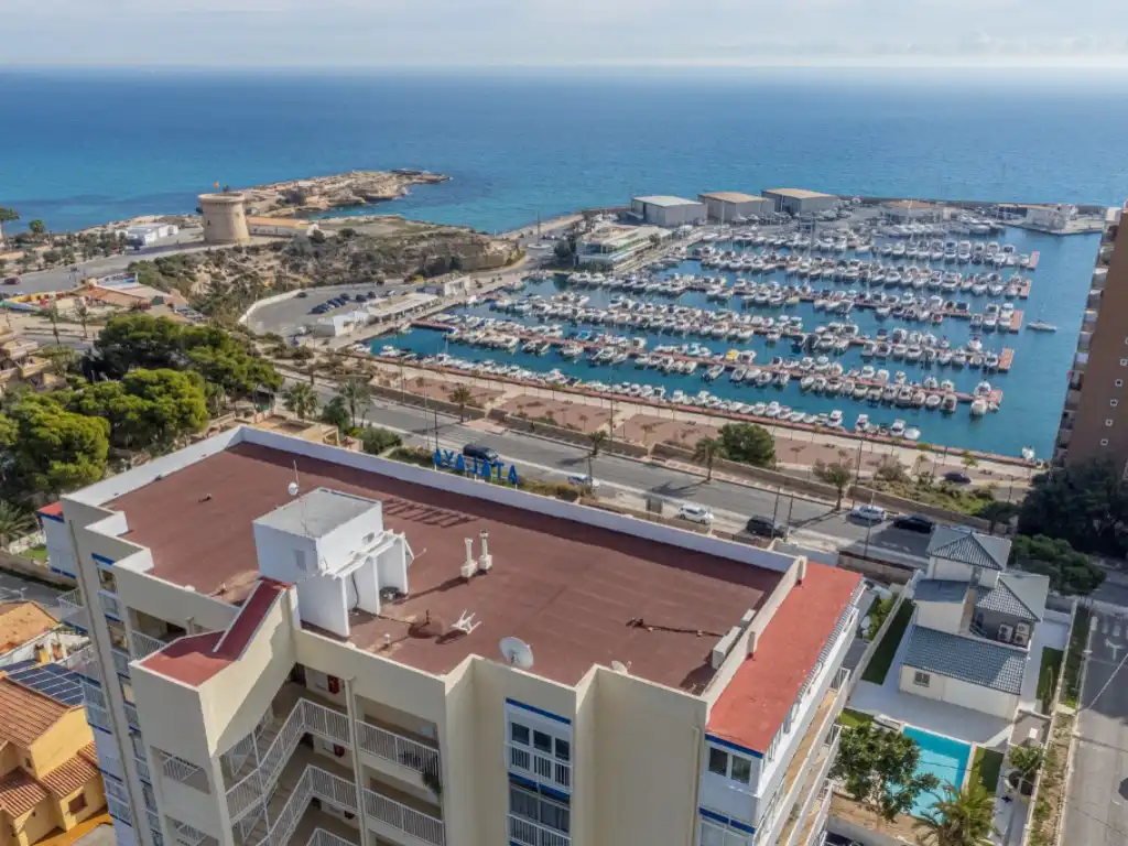 Apartments for sale in Calle Azorin 10 escalera 1 planta 06 puerta a, Campello Playa