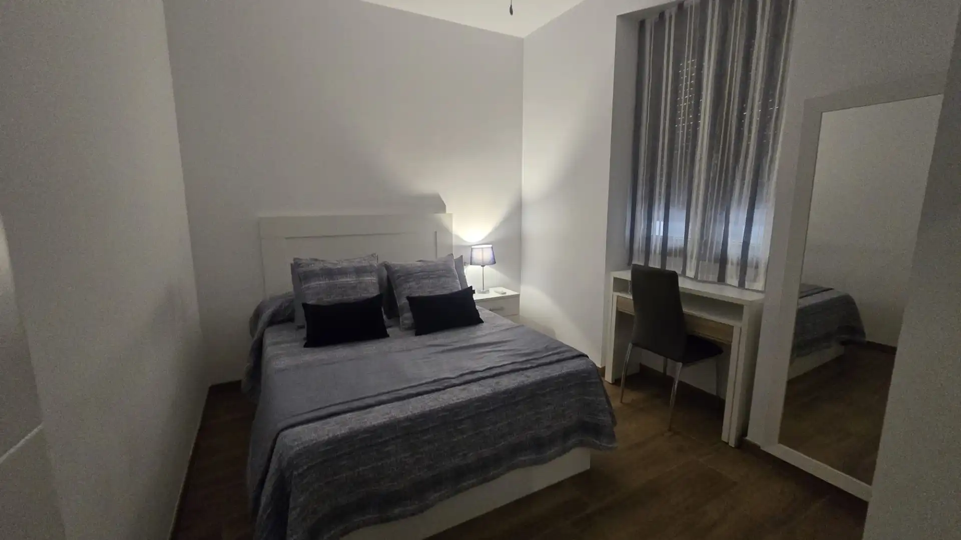 Dormitori de Casa adosada en venda en Úbeda amb Aire condicionat, Calefacció i Jardí privat