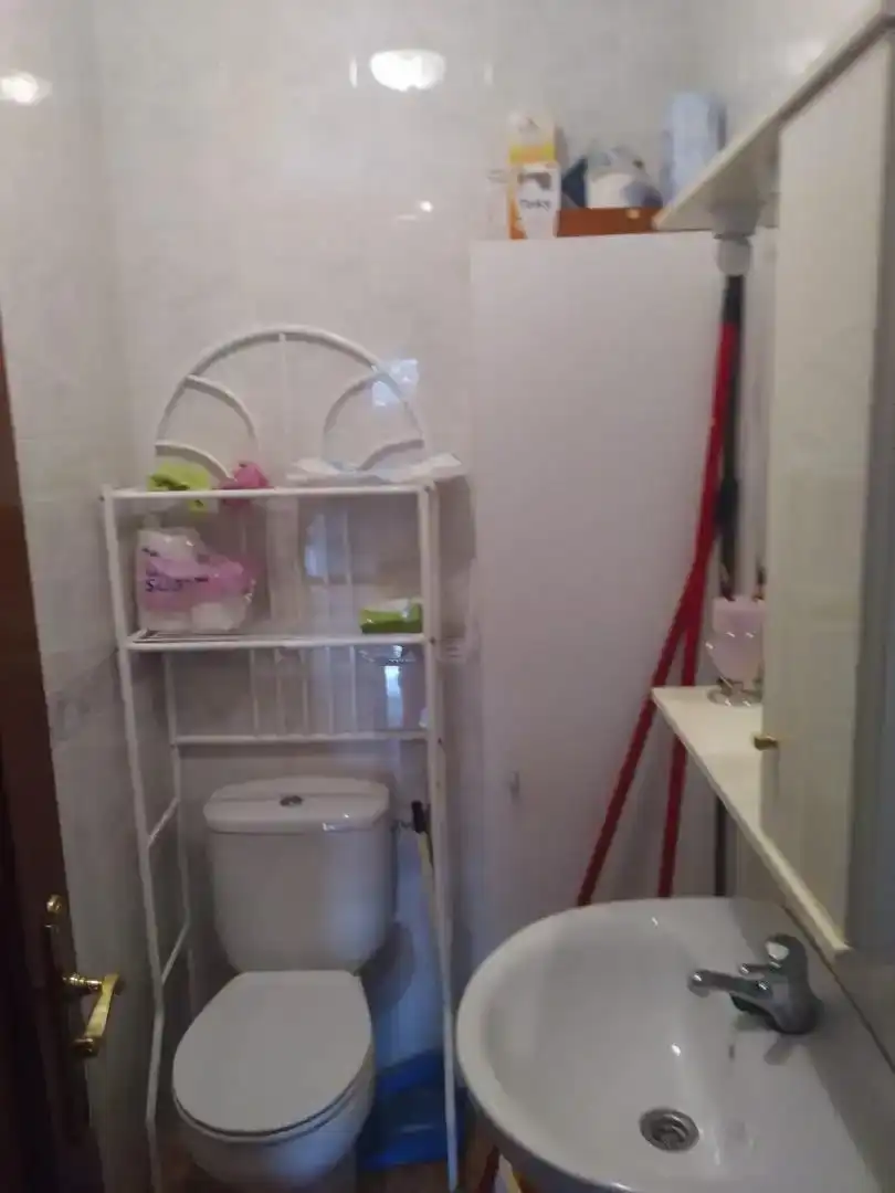 Baño de Piso en venta en Pozoblanco con Amueblado, Lavadora y Microondas