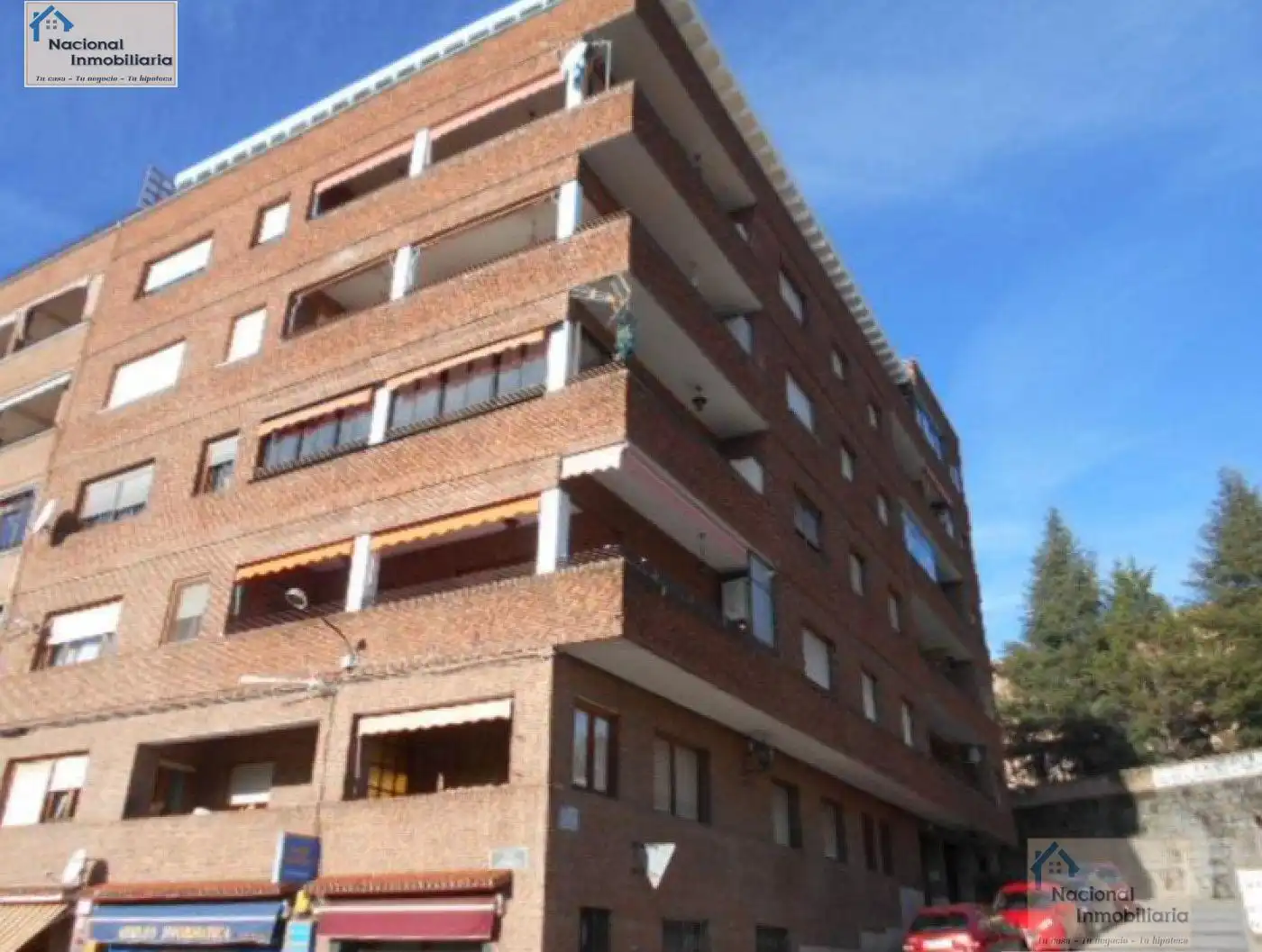 Vista exterior de Local en venta en Arenas de San Pedro