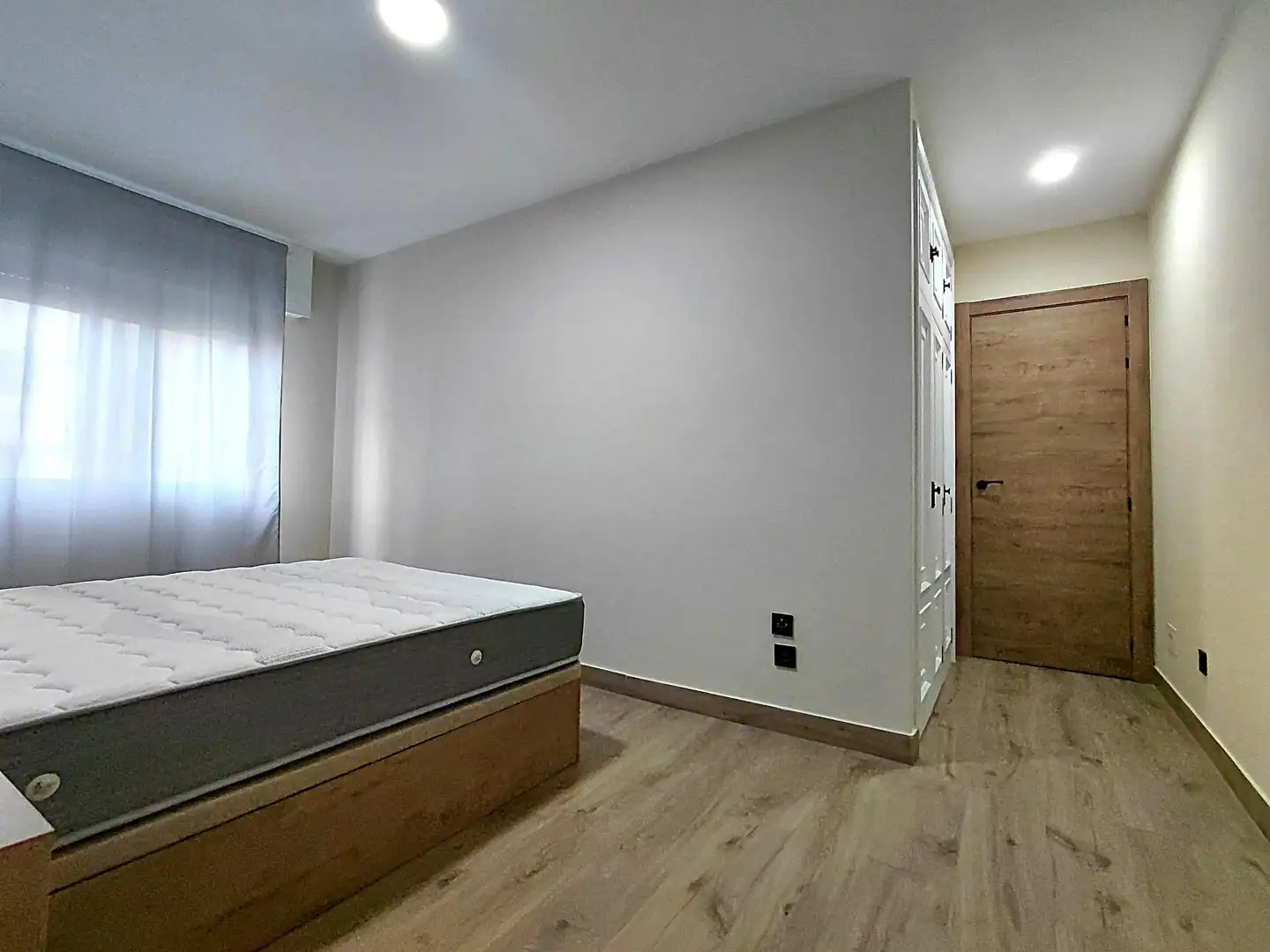 Habitación de Piso en venta en Pontevedra Capital  con Calefacción y Trastero