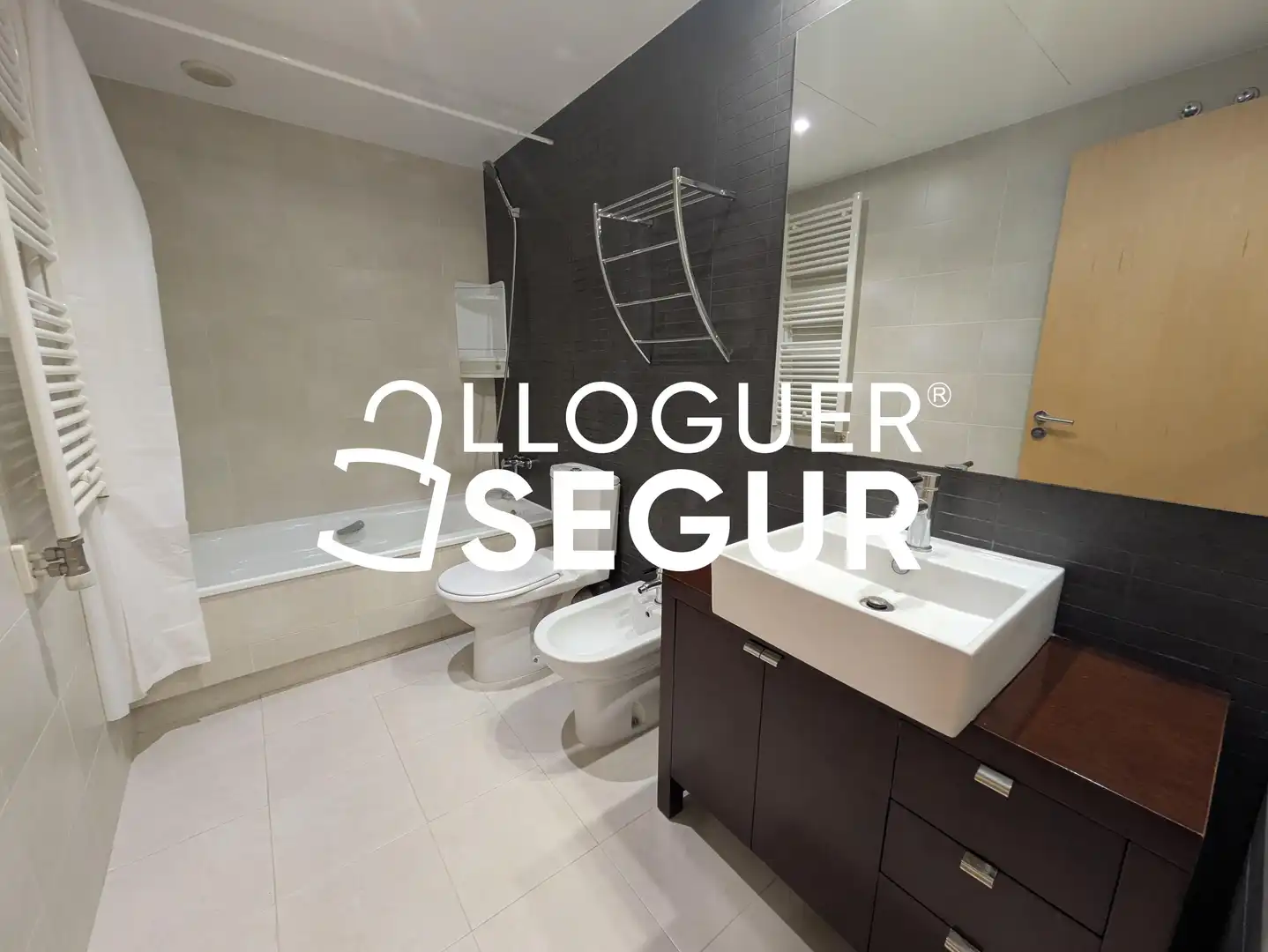 Bathroom of Flat for rent in Terrassa  with Air Conditioner and Heating