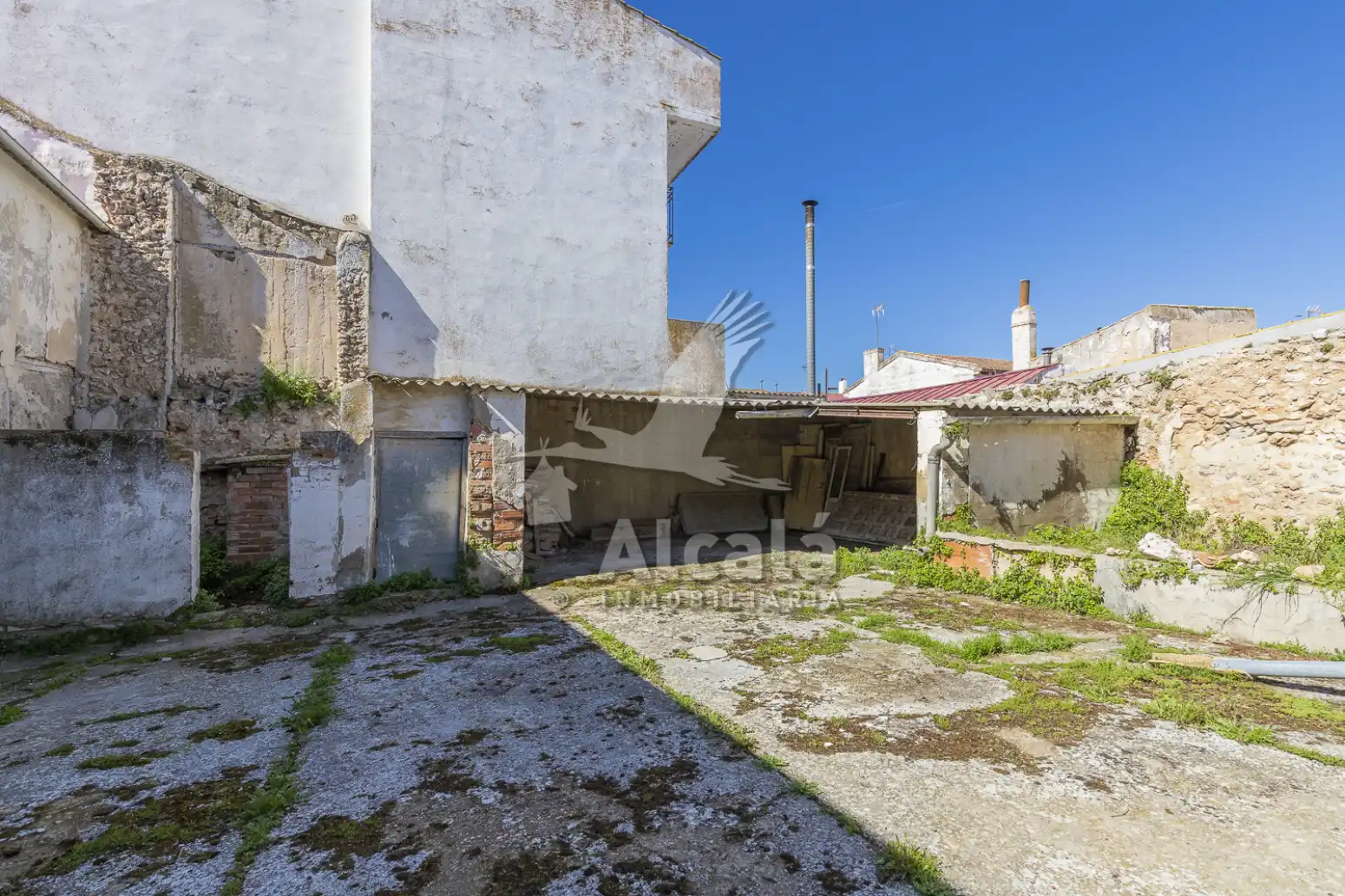 Vista exterior de Casa o xalet en venda en Driebes amb Calefacció, Traster i Balcó