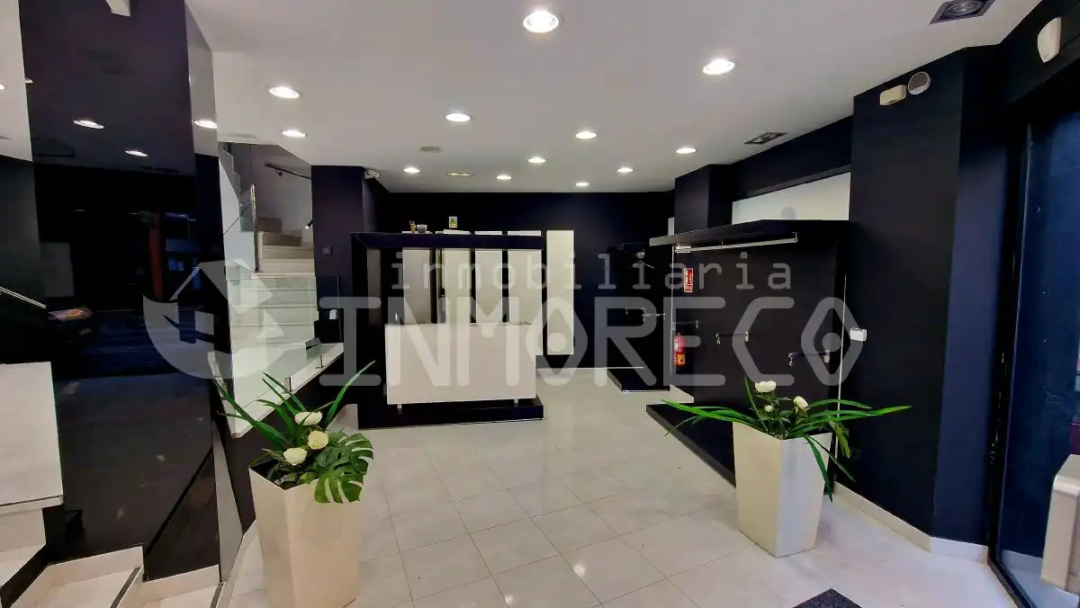 Local commercial à louer à Inmobiliaria - Barreda