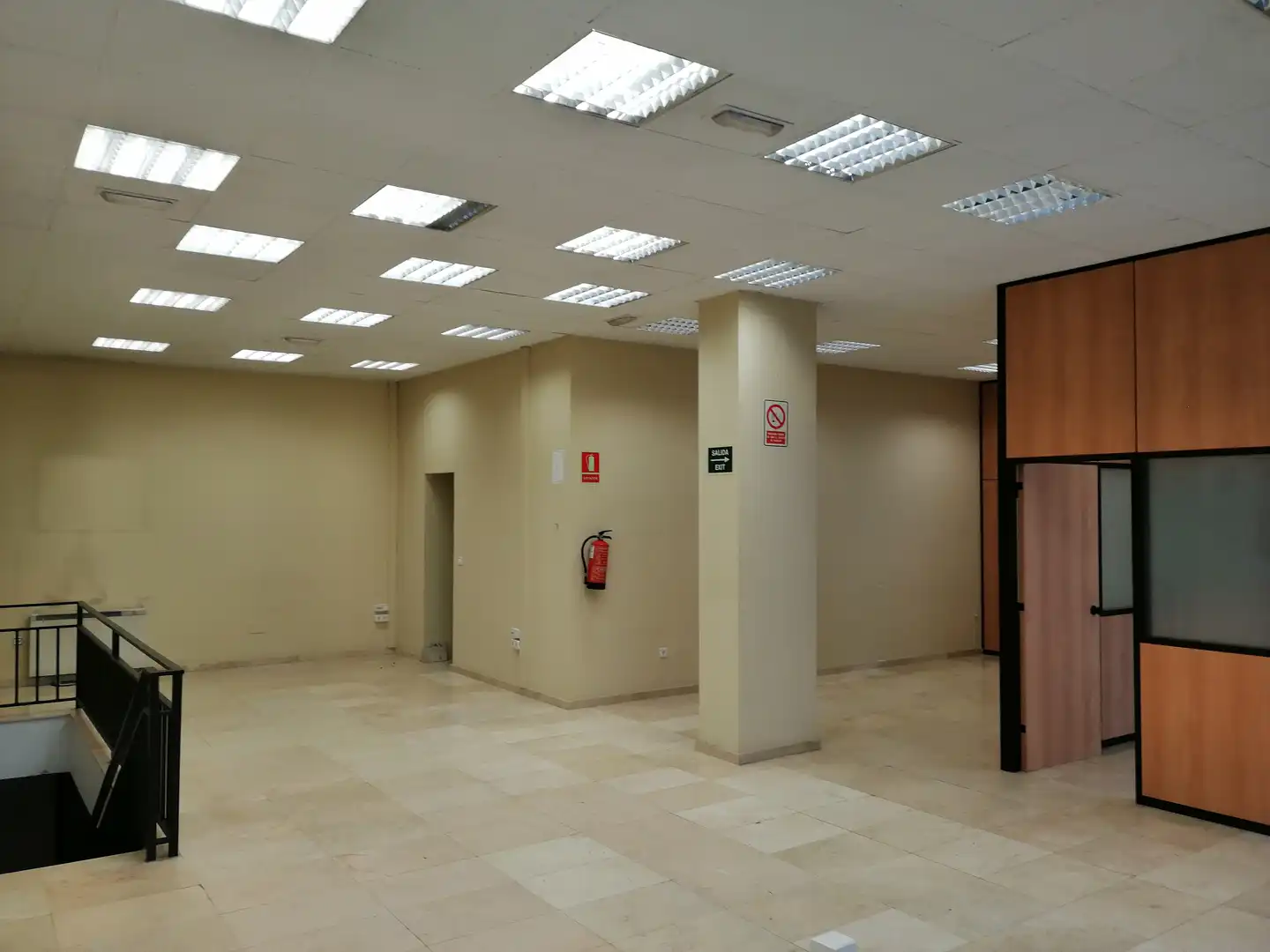 Geschaftsraum zur Miete in Calle Muñoz Degraín, 42, Auditorio - Seminario - Parque de Invierno