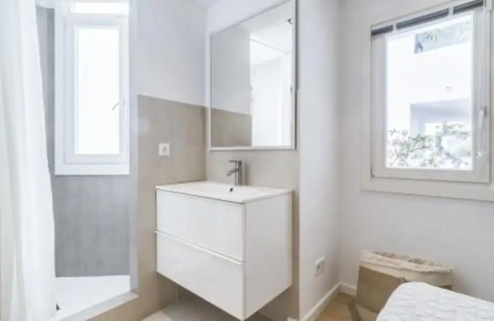 Baño de Apartamento de alquiler en Marbella con Aire acondicionado, Amueblado y Balcón