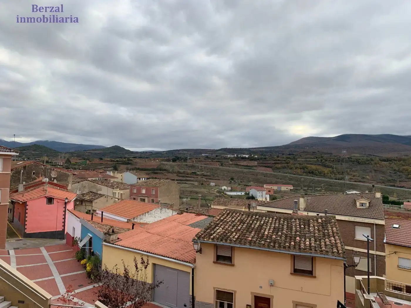 Vista exterior de Finca rústica en venda en Entrena amb Calefacció, Traster i Balcó