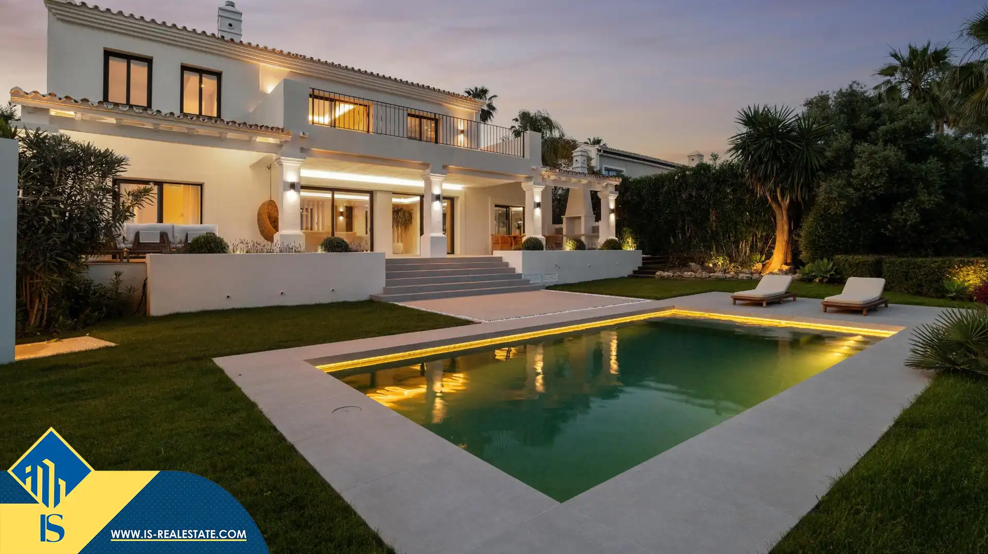 Chalet con piscina en venta en Nueva Andalucía