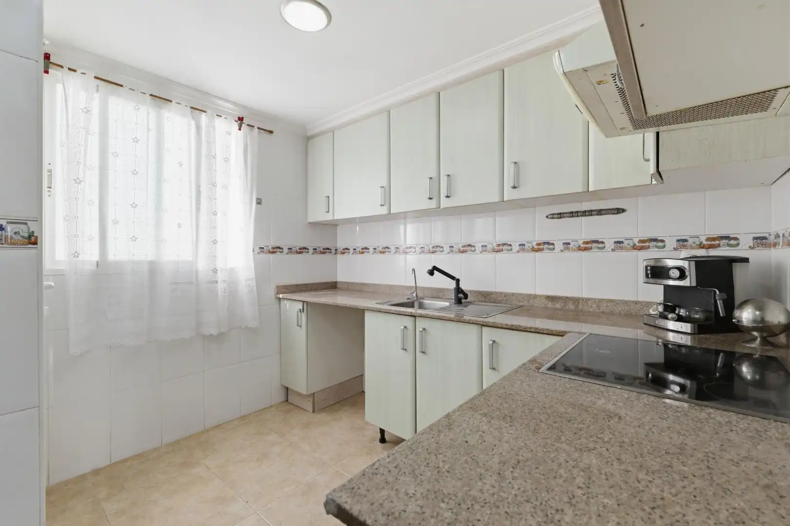 Cuina de Pis en venda en Carlet amb Aire condicionat i Moblat
