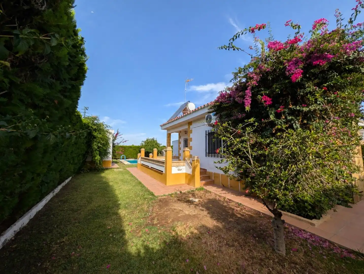 Detached house with pool for sale in Sanlúcar la Mayor, imagen 23