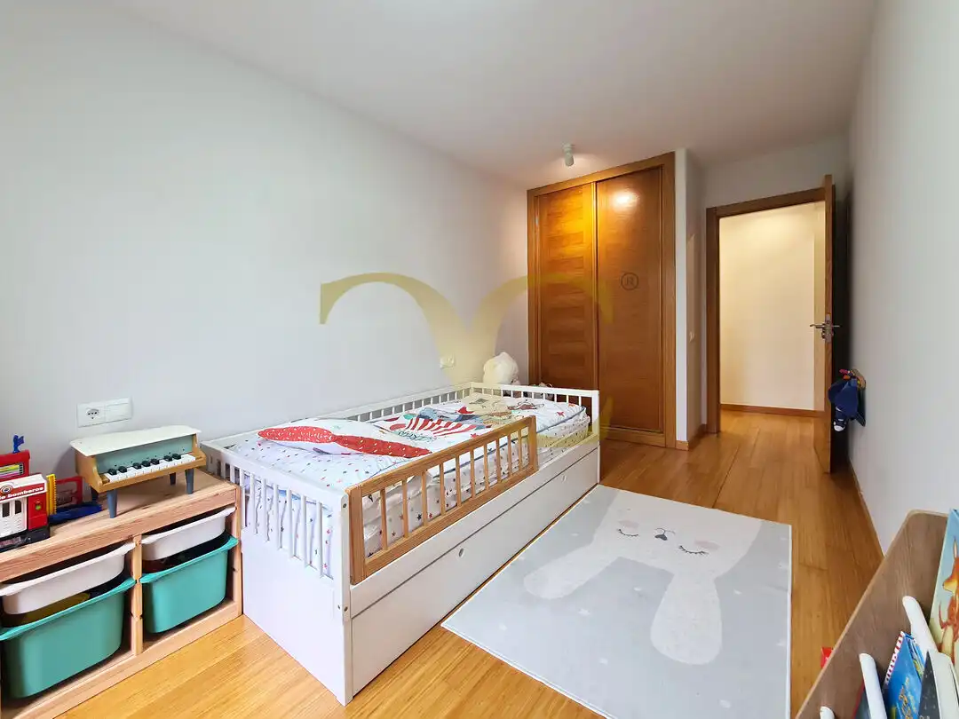 Schlafzimmer von Wohnung zum Verkauf in Oviedo  mit Heizung, Privatgarten und Terrasse