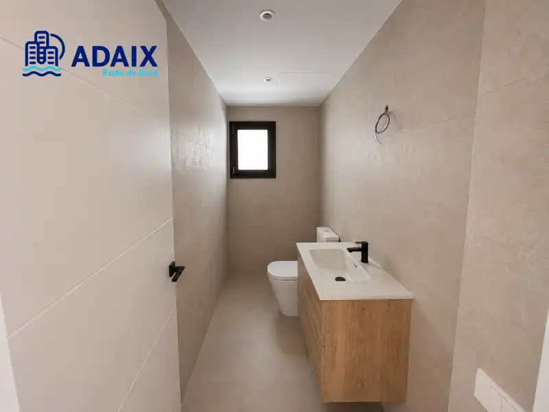 Baño de Casa o chalet en venta en Roda de Berà con Calefacción, Terraza y Piscina