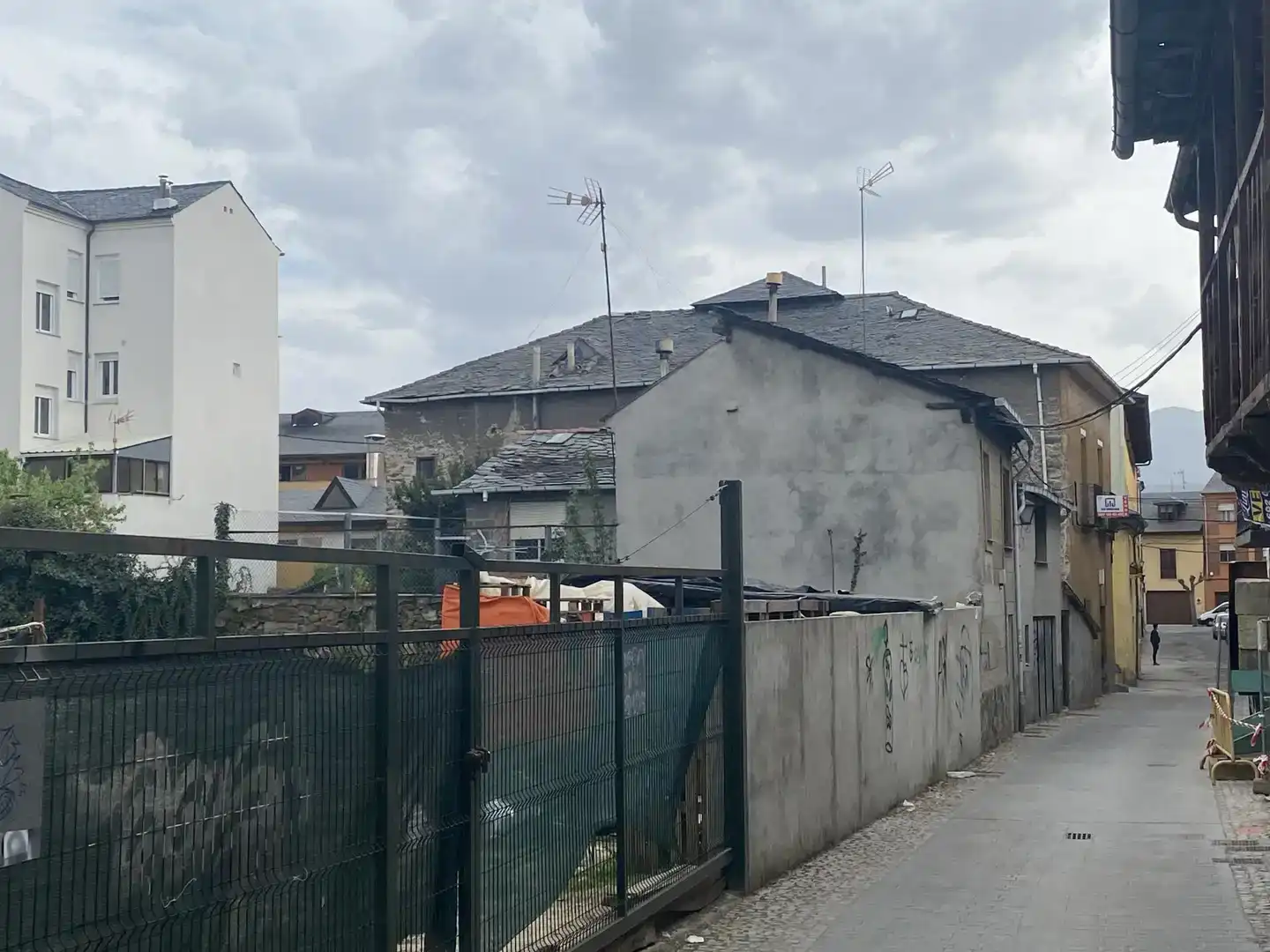 Exterior view of Houses for sale in Ponferrada  with Balcony