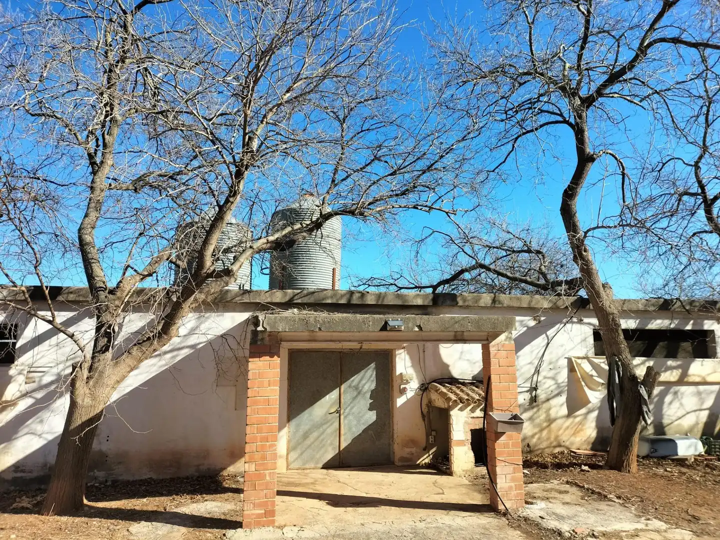 Exterior view of Commercial properties for sale in Navarrés