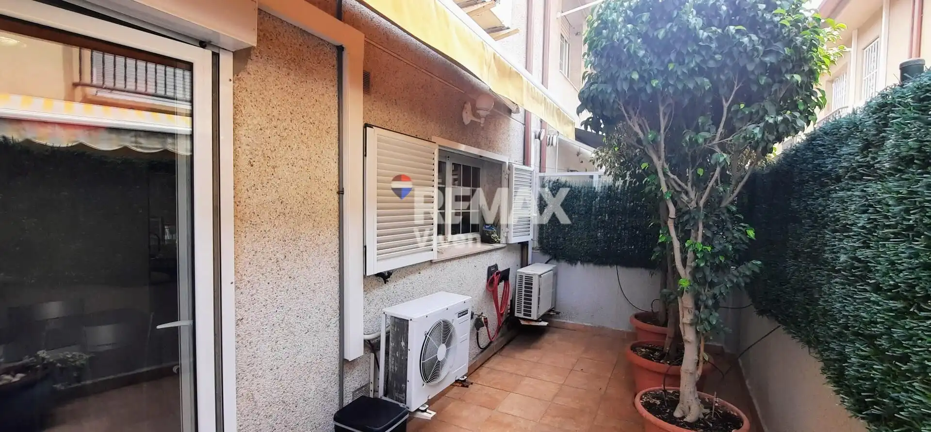 Terrassa de Casa adosada en venda en Vilanova i la Geltrú amb Aire condicionat, Calefacció i Jardí privat