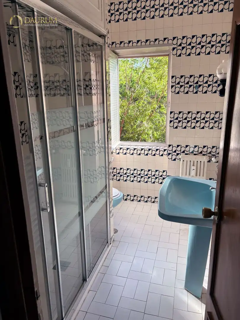 Bathroom of Flat for sale in Madrid  with Air Conditioner, Heating and Terrace