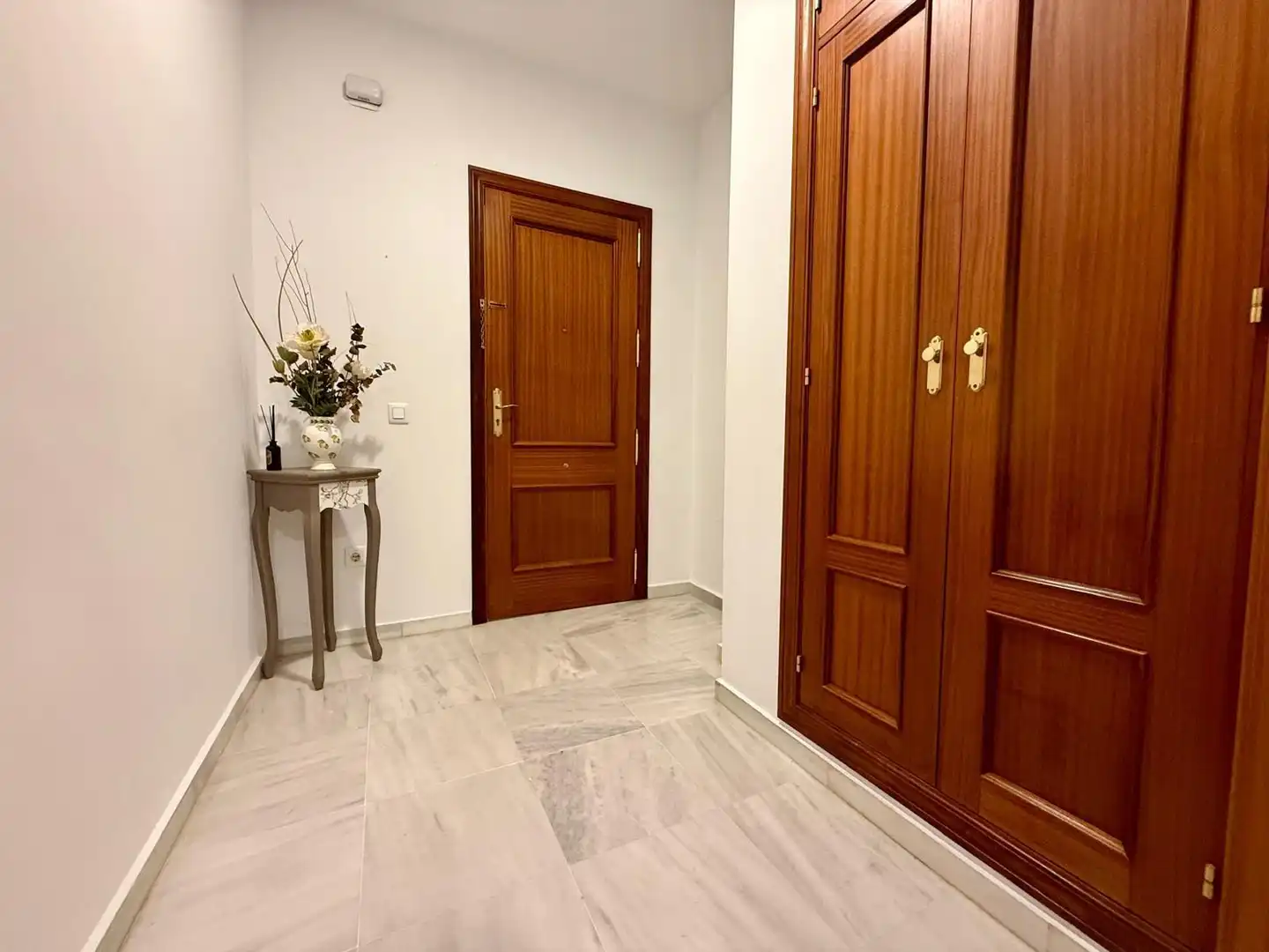 Piso de alquiler en  Sevilla Capital con Aire acondicionado, Amueblado y Balcón