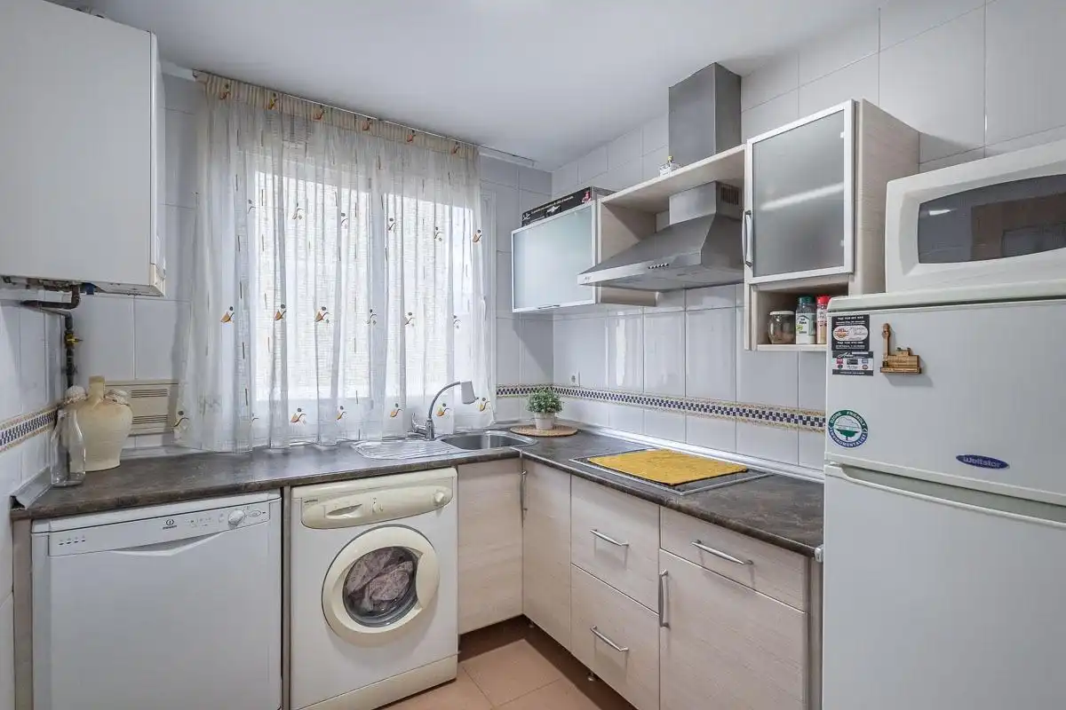 Kitchen of Flat for rent in Granada  with Heating and Furnished