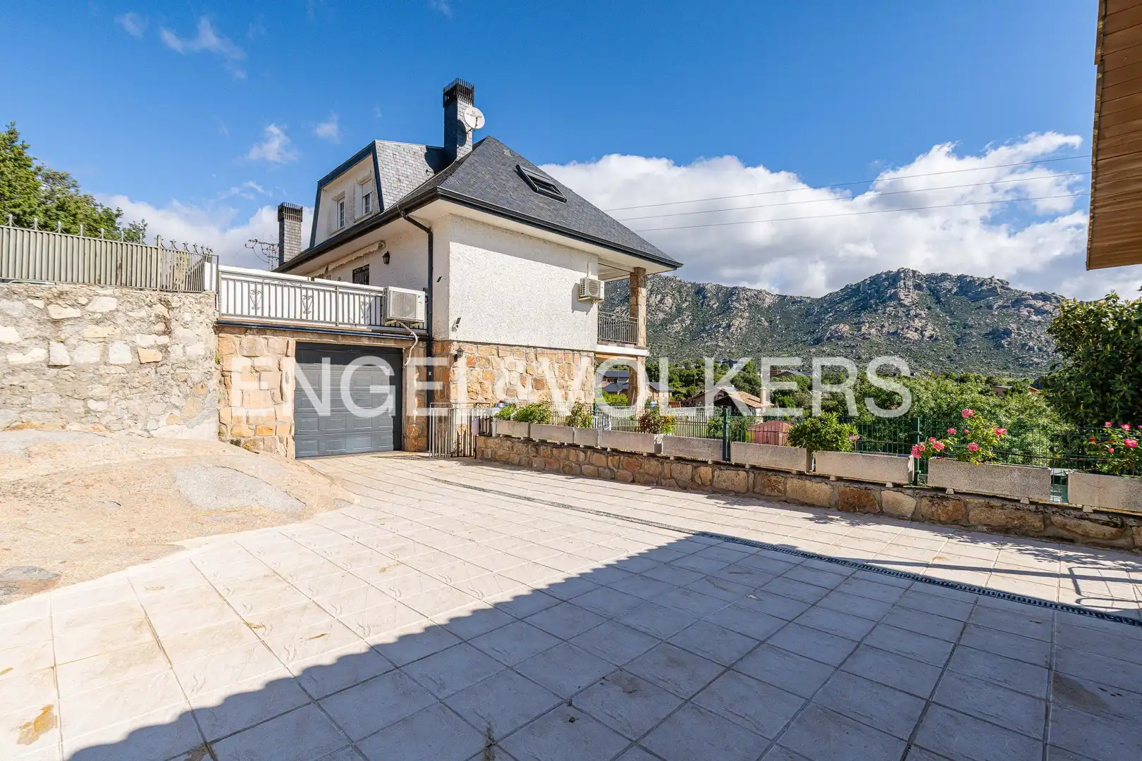 Terrassa de Casa o xalet en venda en El Boalo - Cerceda – Mataelpino amb Aire condicionat, Calefacció i Jardí privat
