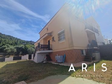 Casa aparellada amb balcó en venda a Manantiales - Lagar - Cortijo