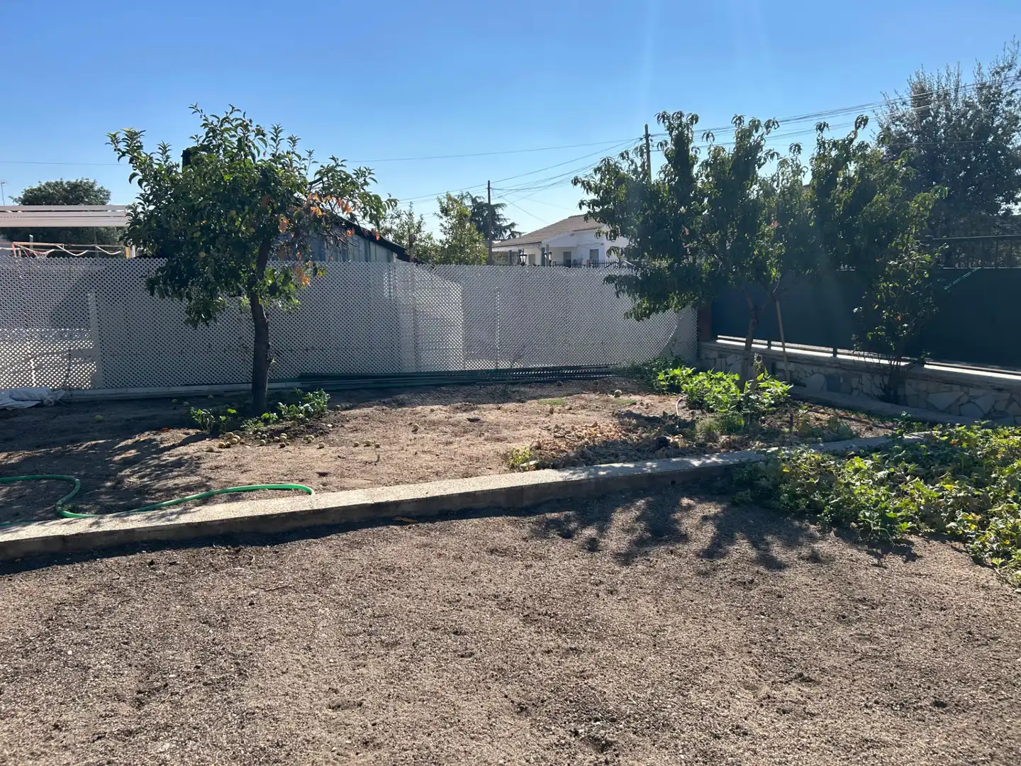 Einfamilien-Reihenhaus zum Verkauf in Santa Cruz del Retamar mit Klimaanlage, Heizung und Privatgarten