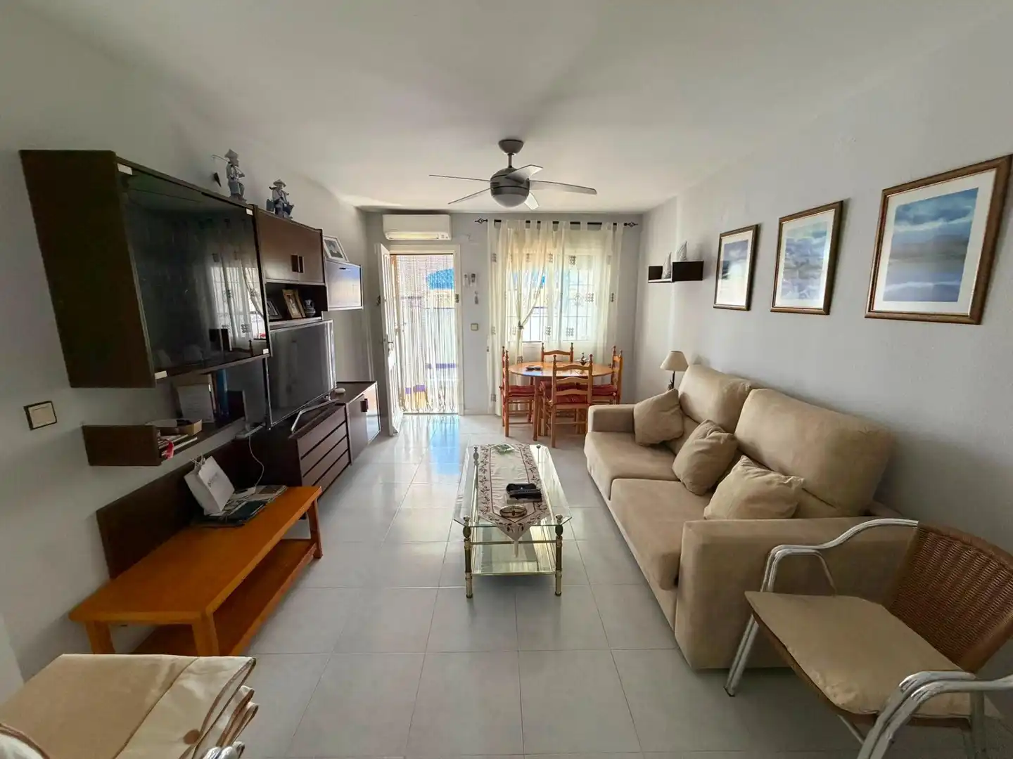 Sala d'estar de Casa o xalet en venda en Torrevieja amb Terrassa, Moblat i Piscina comunitària