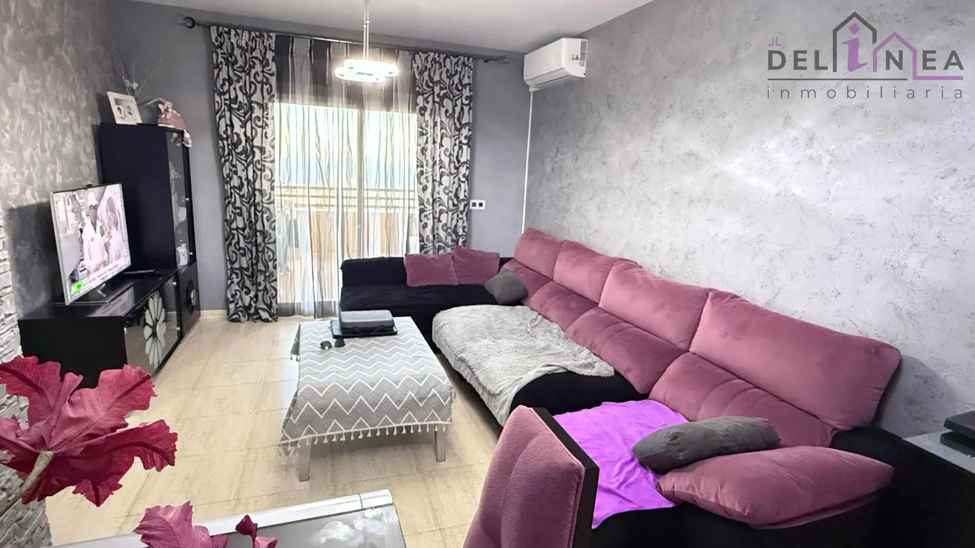 Sala d'estar de Pis en venda en Adra amb Aire condicionat i Terrassa