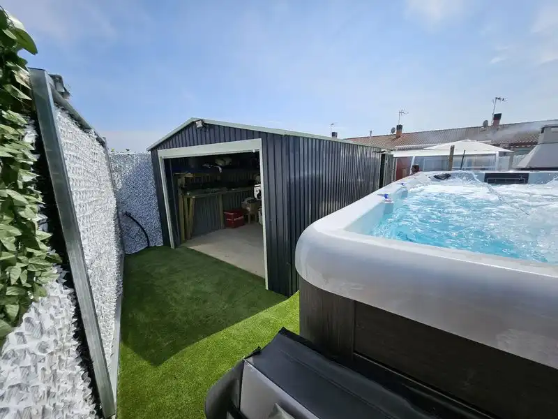 Piscina de Casa adosada en venta en Peralta / Azkoien con Aire acondicionado, Calefacción y Jardín privado