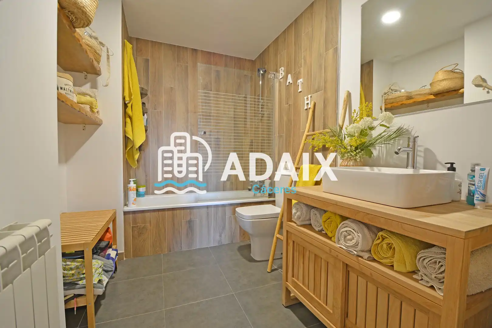 Bathroom of Flat for sale in Cáceres  with Air Conditioner, Heating and Terrace
