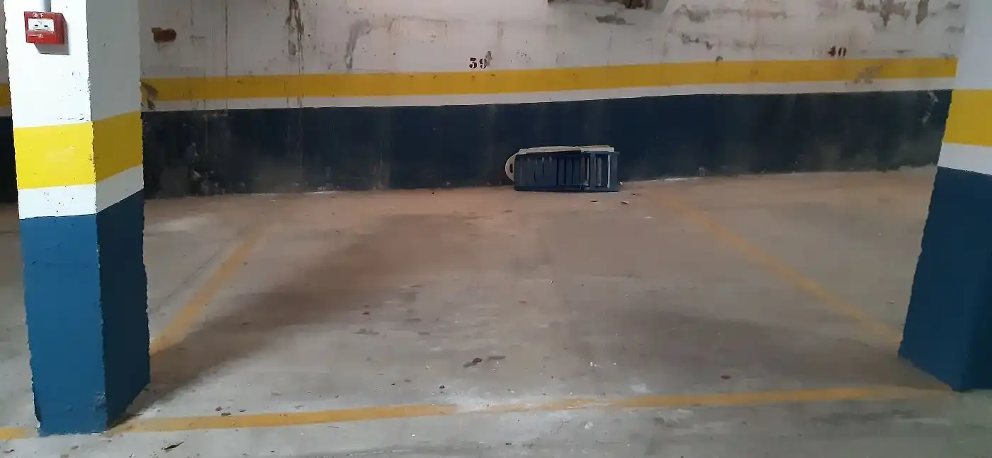 Parkplatz von Einfamilien-Reihenhaus zur Miete in Elche / Elx mit Privatgarten, Terrasse und Möbliert