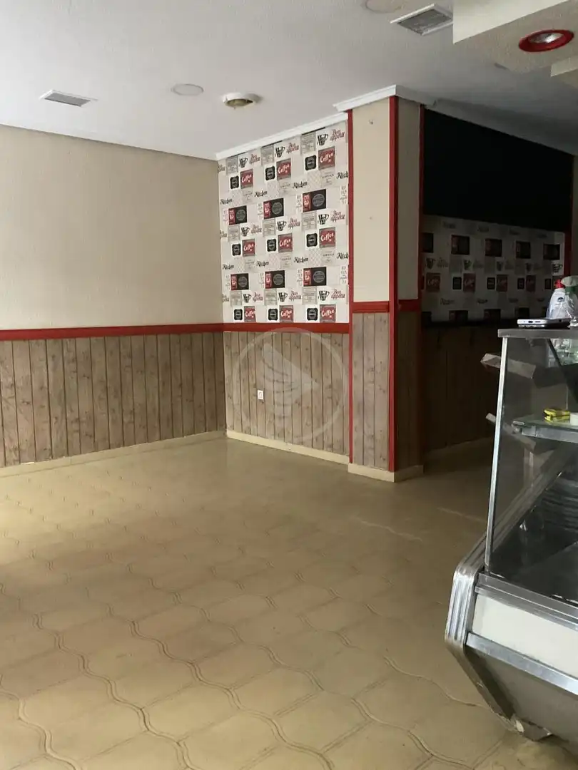 Local en venda en Linares amb Aire condicionat