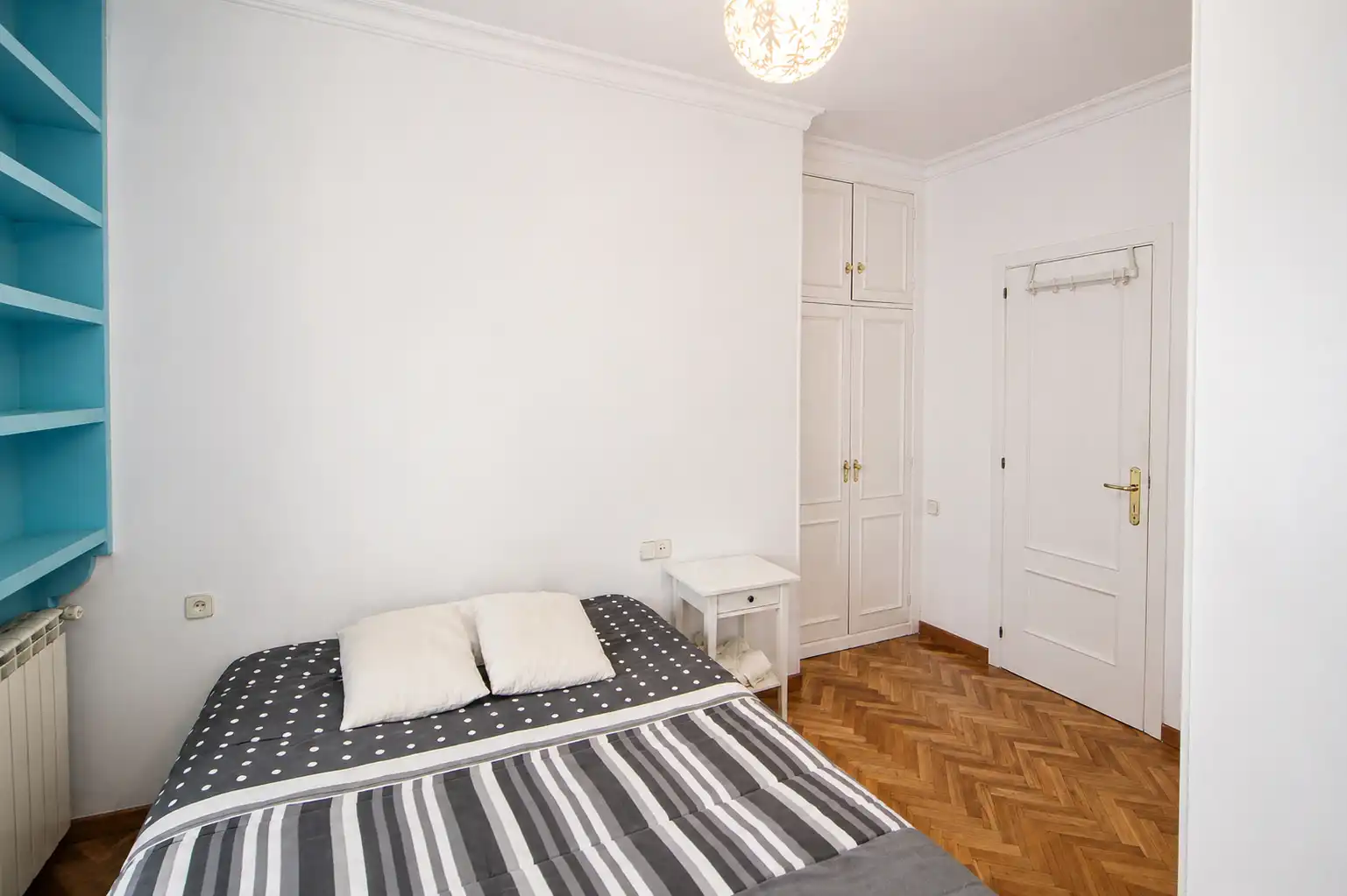 Bedroom of Flat for sale in Madrid  with Air Conditioner, Heating and Parquet flooring