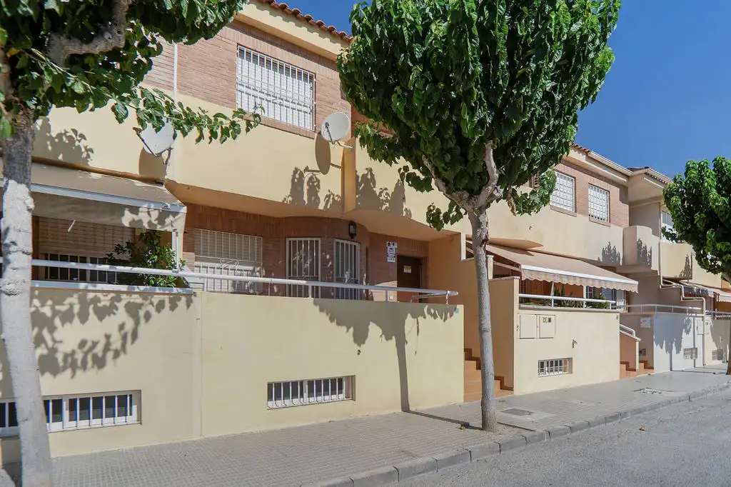Casa pareada en venta en C/ Sierra Columbares